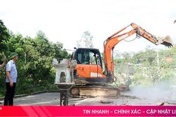 Đức Thọ huy động lực lượng giúp dân giải tỏa mặt bằng hành lang lưới điện 500 kV mạch 3