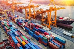 Xuất nhập khẩu đạt trên 303 tỷ USD, một số nhóm hàng tăng trưởng mạnh