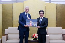 Công ty Verbrugge International B.V. tìm hiểu cơ hội đầu tư vào cảng Liên Chiểu