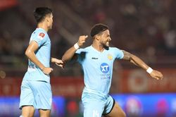 Rafaelson phá sâu kỷ lục ghi bàn, Nam Định vẫn chậm chân trên đường đua vô địch