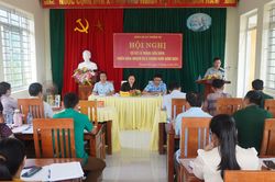 Trưởng Ban Tuyên giáo Tỉnh ủy Bế Thanh Tịnh dự sinh hoạt tại Chi bộ xóm Nà Đứa, xã Thượng Hà (Bảo Lạc)