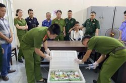 Hà Tĩnh: Bắt 2 đối tượng vận chuyển 30kg ma túy đá