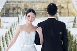 Hot girl Midu nhận quà đặc biệt trước thềm đám cưới 'cổ tích'