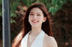 Lộ ảnh Triệu Lộ Tư hôn môi 'bạn trai' hơn 13 tuổi cực ngọt, nhưng cớ sao khán giả lại thấy bất an?