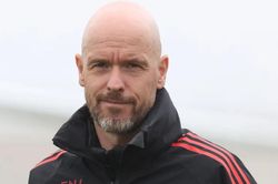 Ten Hag tiết lộ lí do tiếp tục được dẫn dắt MU
