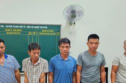 Bắt giữ 5 đối tượng đánh bạc bằng hình thức chọi trâu