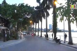 Lãng mạn con đường 'nghệ sĩ' ven hồ Tây