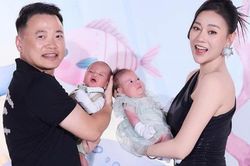 Phương Oanh gây bất ngờ trong tiệc đầy tháng cặp song sinh, vóc dáng thon gọn khi giảm 17kg nhờ chế độ ăn linh hoạt