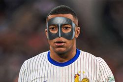 Mbappe không phẫu thuật, sẽ phải đeo mặt nạ, fan gọi tên... ninja rùa