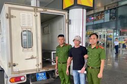 Trốn ra nước ngoài vẫn không thoát