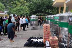 LuxGroup tặng bồn nước cho bà con cao nguyên đá Đồng Văn