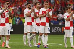 Kịch tính phút chót, Albania phá hỏng cuộc lội ngược dòng của Croatia