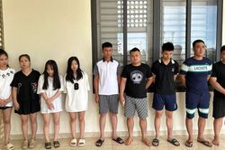 Cảnh sát đột kích bắt quả tang nhóm nam nữ bay lắc trong quán karaoke