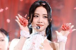 Lisa, Jennie và Rosé đồng loạt tái xuất: Jisoo ơi, đâu rồi?