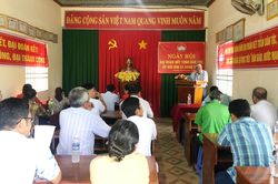 Trưởng ấp luôn sâu sát với công việc của dân