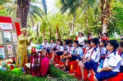 Ngoại khóa giữa không gian mở