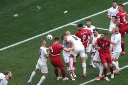 Jovic ghi bàn thắng vàng phút 90+5, Serbia tạo ra trận cầu siêu kịch tính trước Slovenia
