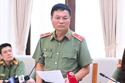 Bộ Công an cảnh báo việc sử dụng AI, cài thiết bị trong đế giày để gian lận thi cử