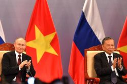 Tổng thống Putin gặp gỡ các thế hệ cựu sinh viên Việt Nam học tại Nga