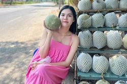 Ngọc Trinh liên tục giấu bụng giữa nghi vấn mang thai con đầu lòng