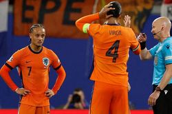 Trọng tài bị chỉ trích vì không xem VAR mà tước bàn thắng của Hà Lan ở EURO 2024
