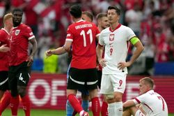 Tin nóng EURO hôm nay 22/6: Đội đầu tiên bị loại khỏi EURO, HLV Bồ Đào Nha bác bỏ lo ngại về Ronaldo