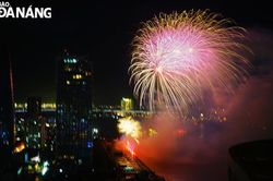Lễ hội pháo hoa quốc tế Đà Nẵng 2024: Đội pháo hoa Ba Lan khắc họa tình yêu bằng 'huyền thoại của Rồng'