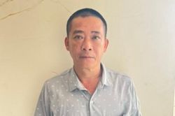Dùng nồi nước lẩu đang sôi để 'trút giận'