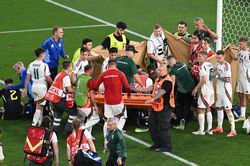 Cầu thủ Hungary nhập viện khẩn cấp sau pha va chạm mạnh ở EURO 2024, đồng đội bật khóc ngay trên sân