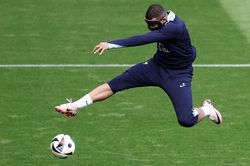 Mbappe đeo mặt nạ lập cú đúp bàn thắng cùng 2 kiến tạo cho ĐT Pháp, lời cảnh báo cho Ba Lan