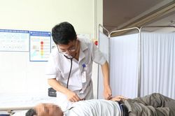 Nhập viện sau ăn quán ven đường ở Phú Thọ