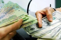 Giá USD thị trường tự do tăng sát mốc 26.000 đồng