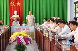 Đại biểu Hội đồng nhân dân tỉnh đơn vị huyện Tam Nông thảo luận tổ