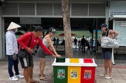 Bến tàu Du lịch Nha Trang: Hướng dẫn du khách phân loại rác thải