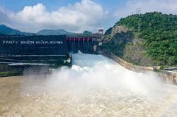 Hồ thủy điện Hòa Bình sẽ mở 1 cửa xả đáy
