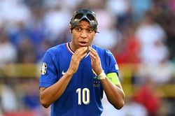 Mbappe ghi bàn, Pháp vẫn gây thất vọng