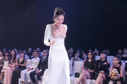 Chiếc váy giúp Lệ Quyên trở thành 'nữ hoàng' show thời trang