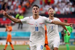 Biến tấu cùng EURO: Patrik Schick, nào cùng 'Bay qua tổ chim cúc cu'