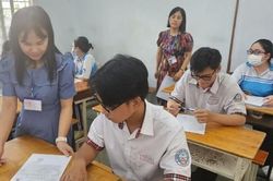 Ba sỹ tử đặc biệt ở TPHCM: Thi phòng riêng, có người viết bài hộ