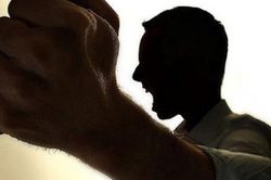 Hà Nội: Mâu thuẫn gia đình, một đối tượng vác dao truy sát bố và anh