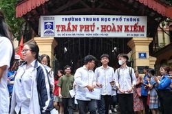 Thí sinh phấn khởi vì đề thi tốt nghiệp THPT môn Ngữ văn vừa sức