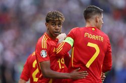 Tây Ban Nha lột xác nhờ bỏ tiki-taka, loại Ramos