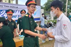 'Quân - dân' đồng lòng tiếp sức 'sĩ tử' vùng cao Sơn La