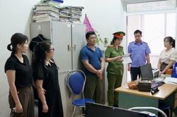 Bắt Phó giám đốc Trung tâm đào tạo nghề cùng 5 thuộc cấp ở Hòa Bình