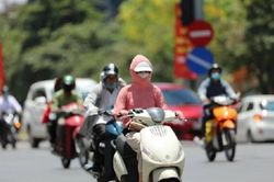 Nắng nóng vượt 40 độ C kéo dài nhiều ngày ở Hà Nội
