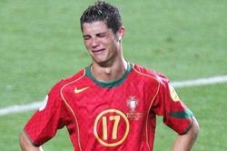 Nghệ sĩ với EURO - Nước mắt Ronaldo: Ngày ấy, bây giờ