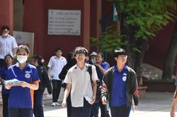 Thi tốt nghiệp THPT: Chi tiết đề thi tổ hợp, xem gợi ý giải đề