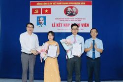 Chi bộ Công ty TNHH Long Sinh kết nạp thêm 2 đảng viên
