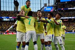 Vinicius rực sáng, Brazil thắng dễ Paraguay, cầm chắc vé vào tứ kết Copa America