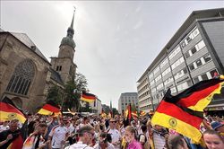 Cổ động viên Đức tràn ngập Dortmund trước trận Đức - Đan Mạch